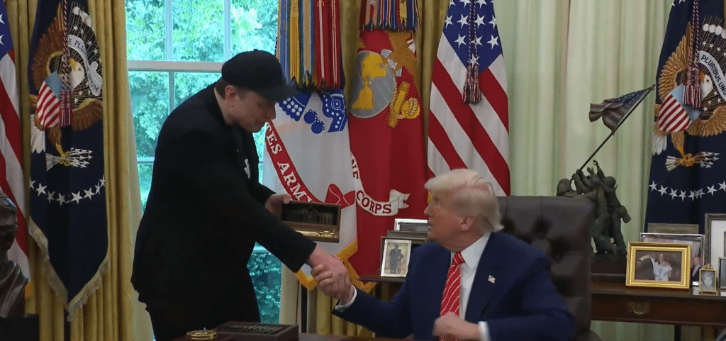 EUA, Trump: "Musk continuará indo e voltando da Casa Branca"