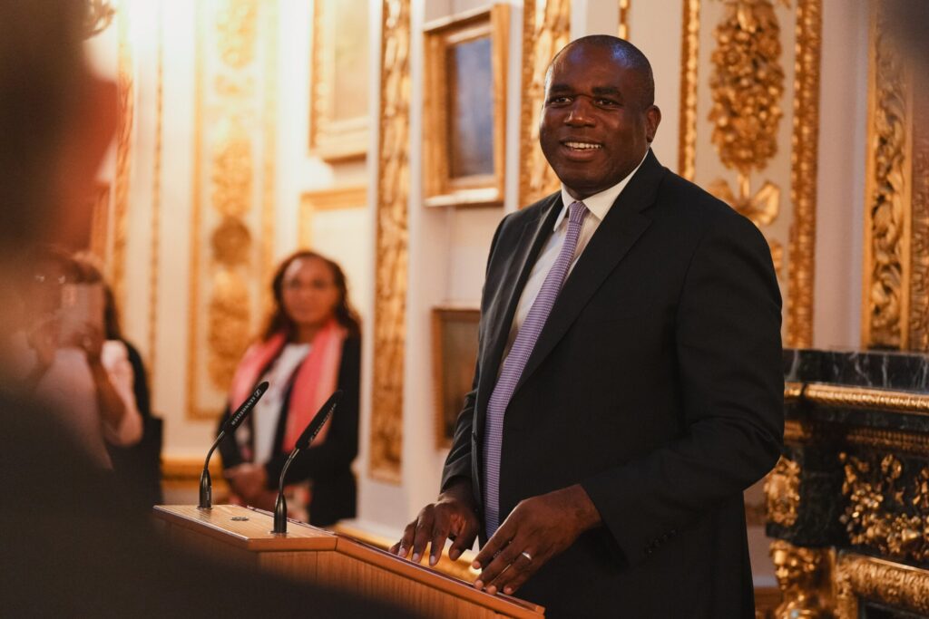 Lammy: "Parabéns a Zelensky pelo compromisso com as negociações, agora cabe a Putin"