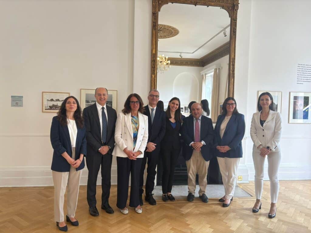 Regno Unito-Italia una delegazione della Camera in visita all’Istituto di Cultura di Londra