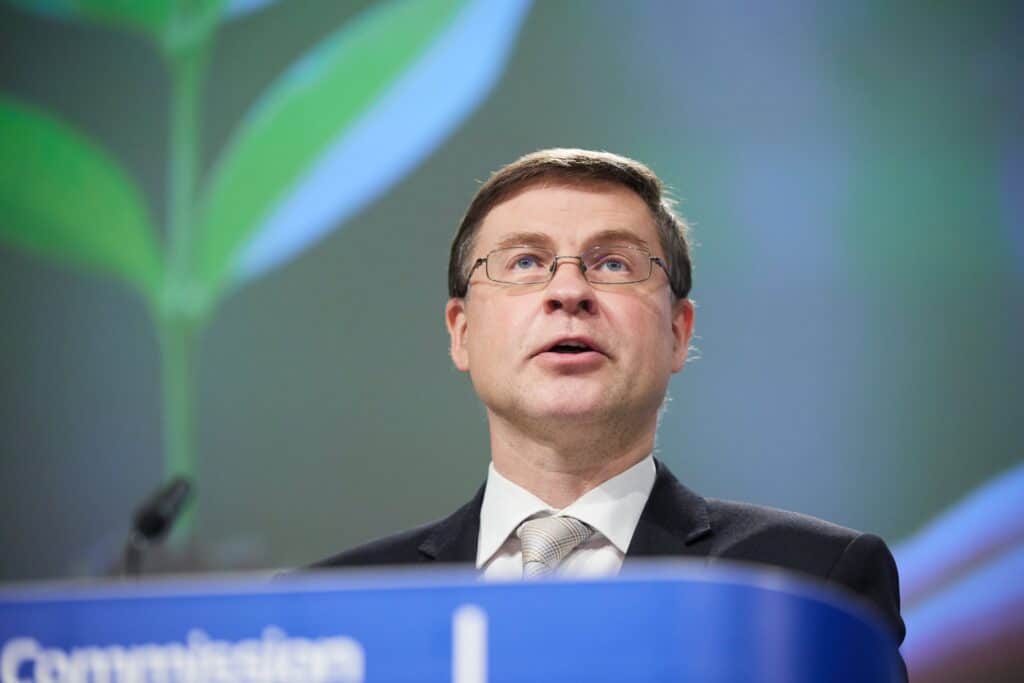UE, Dombrovskis: "A Itália terá que fazer escolhas políticas difíceis para aumentar as despesas militares"