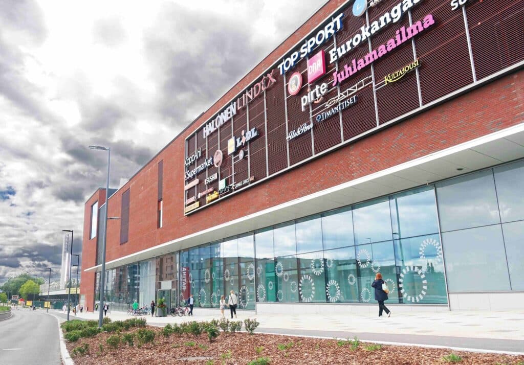 Finlândia: ataque com faca em um shopping, várias pessoas feridas