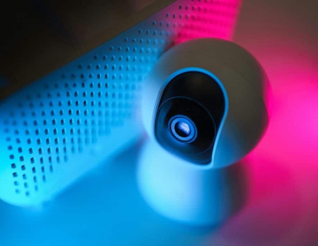 Agência de cibersiculia: riscos e conselhos sobre vigilância por vídeo e dispositivos conectados à Internet
