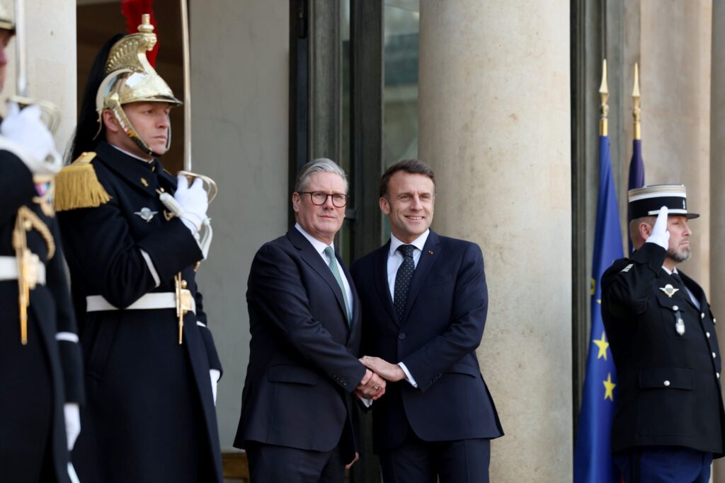 O acordo sobre o repatriamento de migrantes entre a França e o Reino Unido entra em vigor