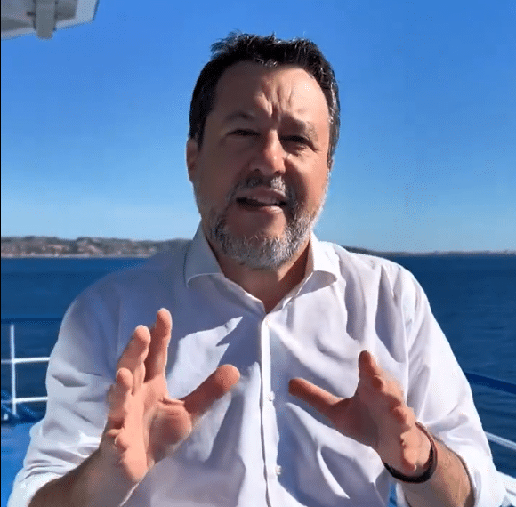 Salvini: "A ponte sobre o estreito é exatamente o oposto da renda da cidadania"