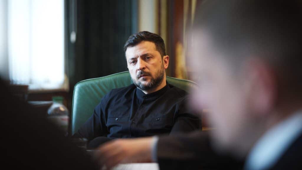 Ucrânia, Zelensky: Se a Rússia recusar a reunião, os EUA reagem com deveres e penalidades