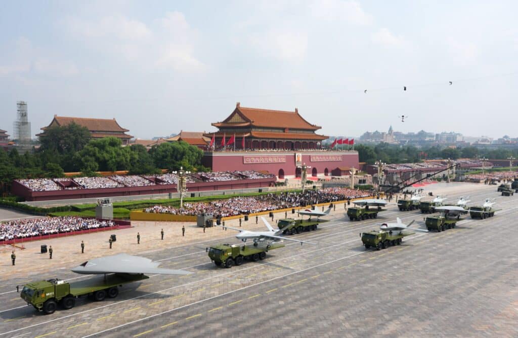 Cidadão chinês critica o desfile militar nas redes sociais: preso por ferir os sentimentos patrióticos
