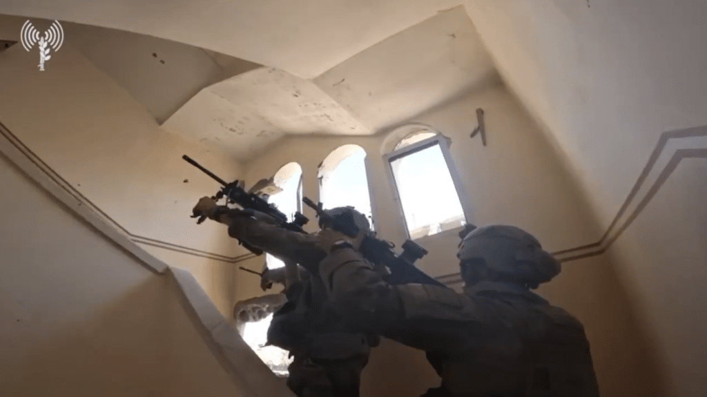 Forças de defesa Israel anuncia a expansão das operações terrestres para Gaza City - Vídeo