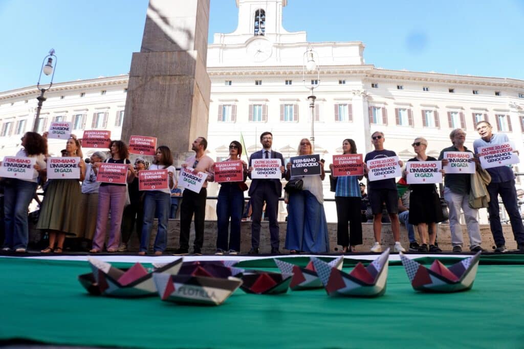 Protest Pro Palestine em Roma, centenas de Montecitorio para Gaza em frente a Gaza: "Genocídio suficiente"