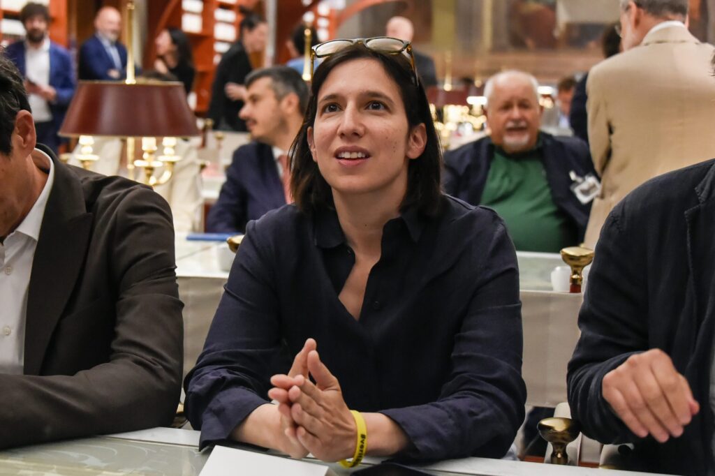 Schlein: "Meloni fala de almoços e doces, outros reconhecem o estado da Palestina"