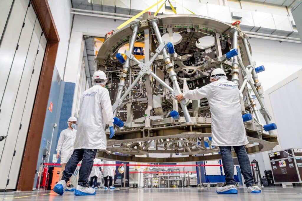satellite thales alenia