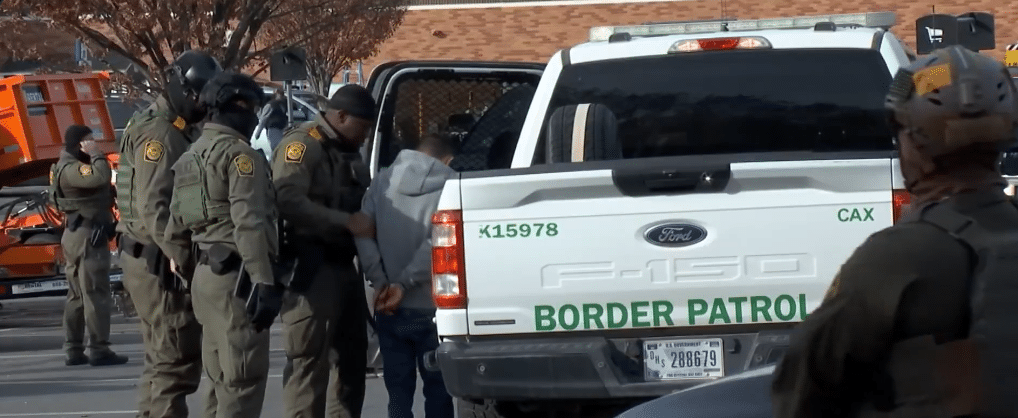 EUA: Agentes de Imigração e Alfândega realizam grande operação em Charlotte