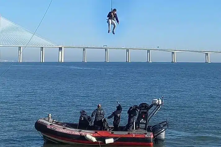 Apagão em Lisboa: o vídeo das pessoas evacuadas do teleférico é falso, eis porquê