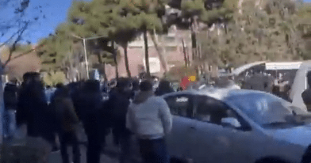 Irão: os protestos contra a pressão económica continuam, o governo apela a manifestações pacíficas