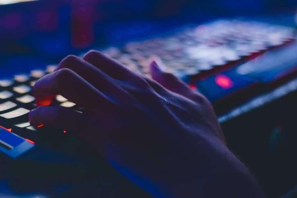 “The Telegraph”: a China vem hackeando telefones de Downing Street há anos