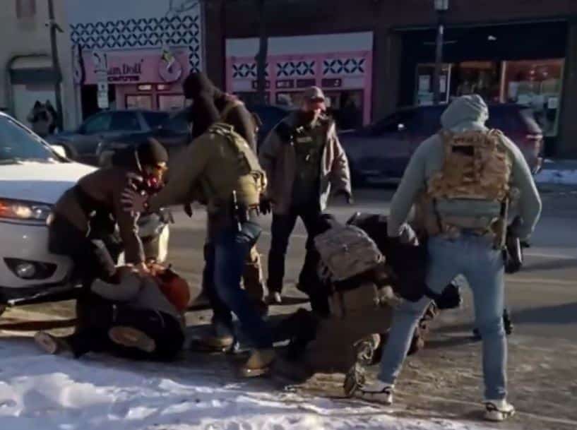 Tiroteio em Minneapolis, o chefe operacional da Polícia de Fronteira foi destituído do cargo