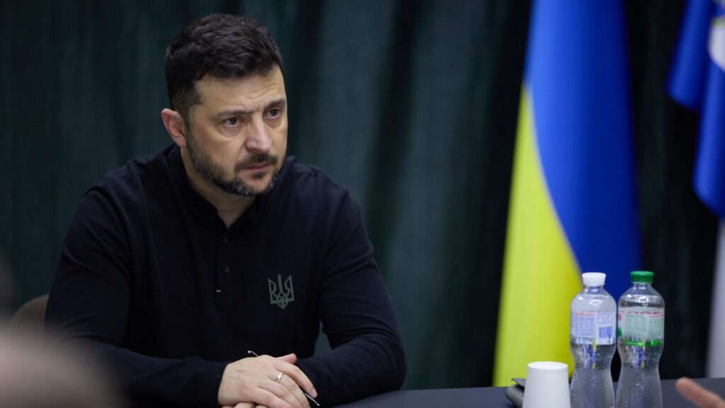 Ucrânia, Zelensky: “Não podemos simplesmente desistir dos nossos territórios”
