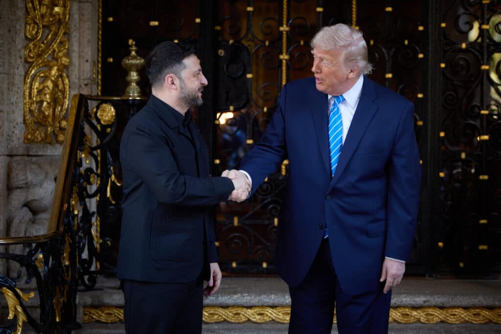 Zelensky: "Trump considera a recuperação económica de Kiev a prioridade número um. Estou pronto para uma reunião com Putin"