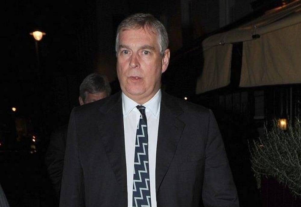 Caso Epstein: Andrea di Windsor libertada, as buscas continuam em sua antiga residência em Berkshire