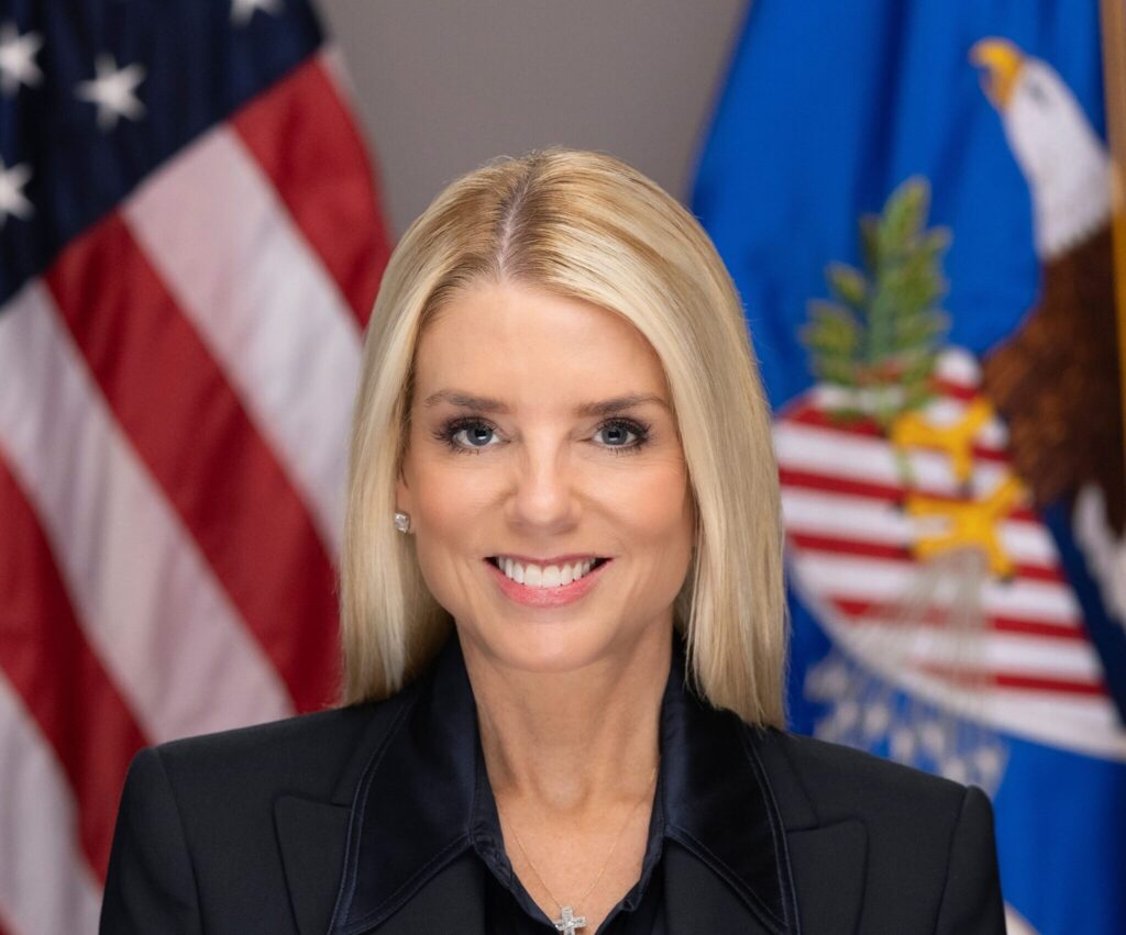 EUA: intimação à procuradora-geral Pam Bondi sobre o caso Epstein