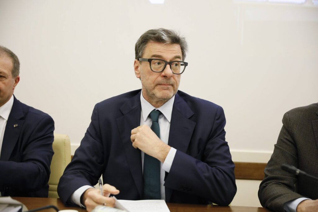 Giorgetti: “Neste momento as finanças públicas conseguem absorver o choque da guerra no Golfo”