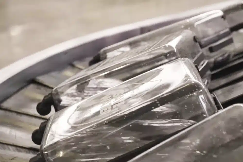 Malas cheias de água em Faro para sensibilizar turistas para a escassez de água no Algarve