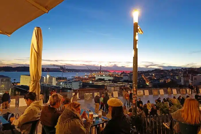 Descubra os Dez Melhores Bares com Dehors ao Ar Livre em Lisboa
