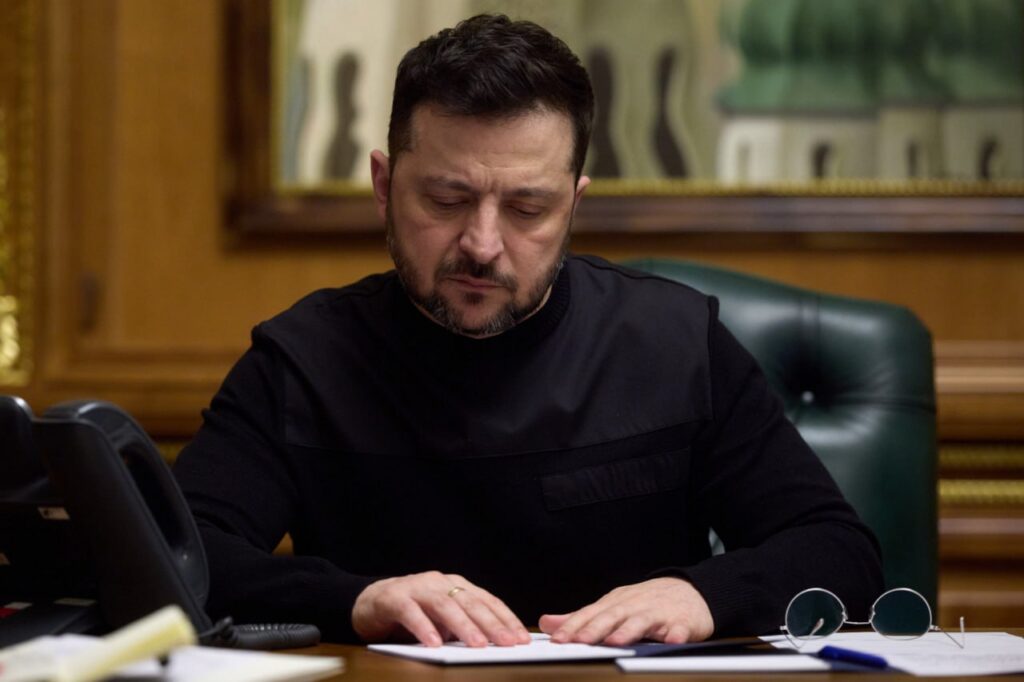 Ucrânia: Zelensky assina sanções contra entidades que abastecem o complexo industrial militar russo