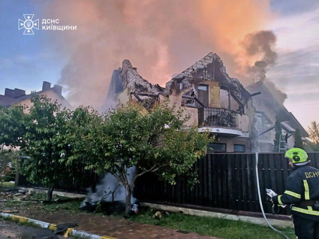 Ataque russo à Ucrânia deixa 17 mortos. Zelensky: “656 drones e 73 mísseis lançados”
