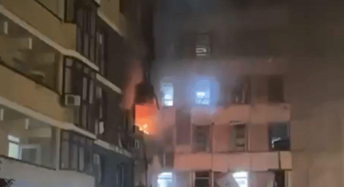 Drones ucranianos atingiram a refinaria Afipsky em Krasnodar, grande incêndio na usina – vídeo