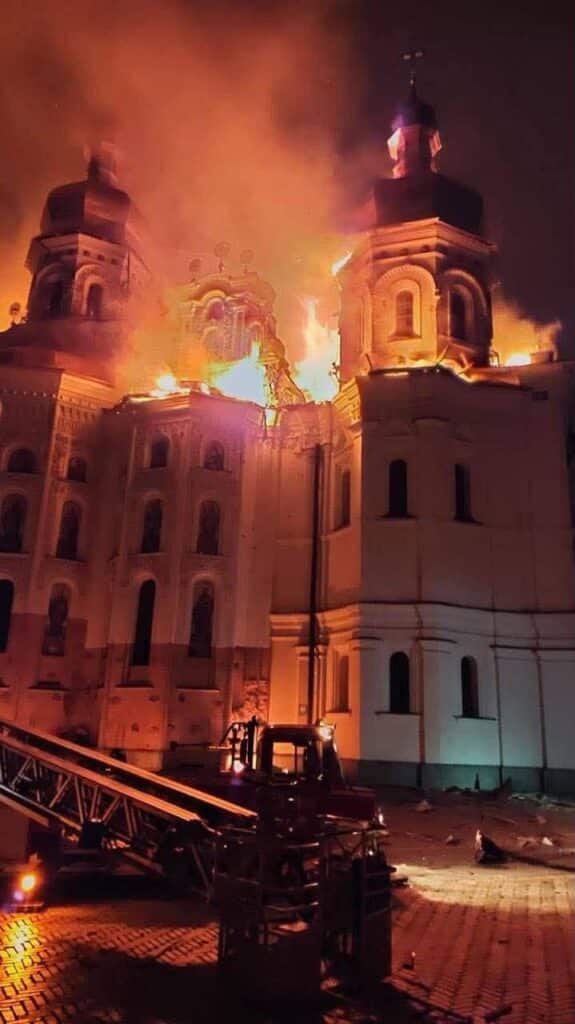 Sybiha: “A Rússia atingiu o Mosteiro da Caverna de Kiev, é necessária uma resposta internacional”