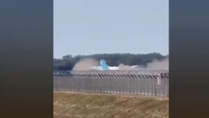 O Boeing decola além da pista e bate a cauda no chão: medo para 250 passageiros em Munique