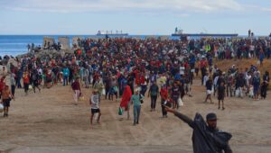 Como está hoje a situação em Ceuta: a polícia a disparar para o alto, 5 mil migrantes ainda no enclave