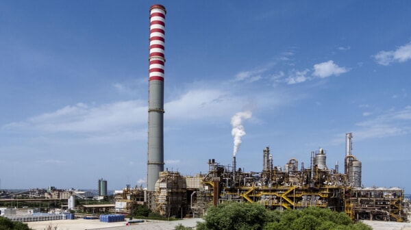 A refinaria Isab (foto LaPresse) sistemas-isab-priolo-foto-lapresse