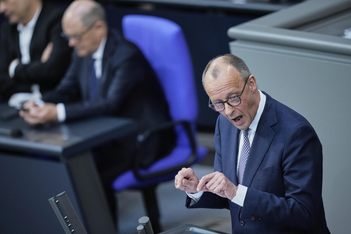 O líder do partido União Democrata Cristã, Friedrich Merz (foto: LaPresse) friedrich-merz-vote-bundestag-18-março-foto-lapresse-2