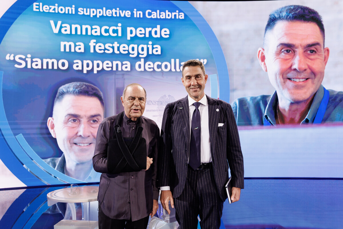 Roberto Vannacci convidado no Porta a Porta (foto LaPresse) Roberto Vannacci convidado na Porta a porta-foto-lapresse