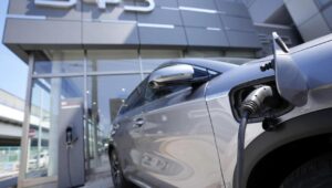 O futuro do carro divide a Europa: conflito sobre eletricidade e biocombustíveis