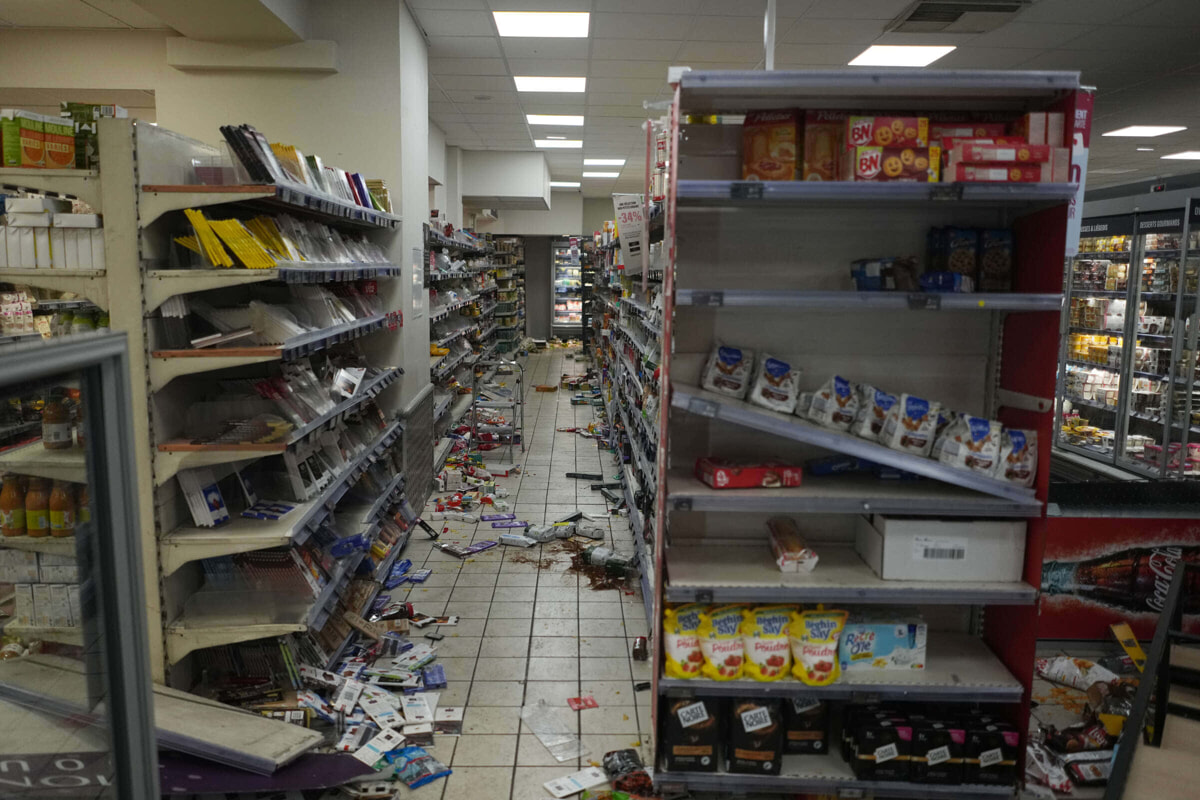 Um supermercado devastado por bandidos, Ap Photo via LaPresse Um supermercado devastado por bandidos, Ap Photo via LaPresse